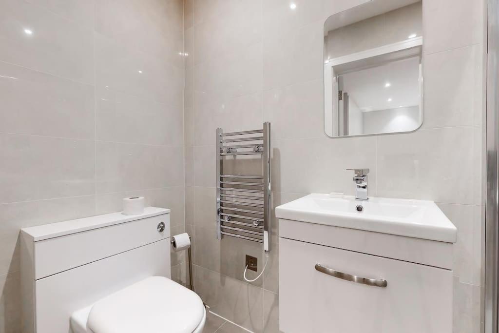 Stylish 2Bed Flat 10Min To Wimbledon Tennis Courts Лондон Экстерьер фото